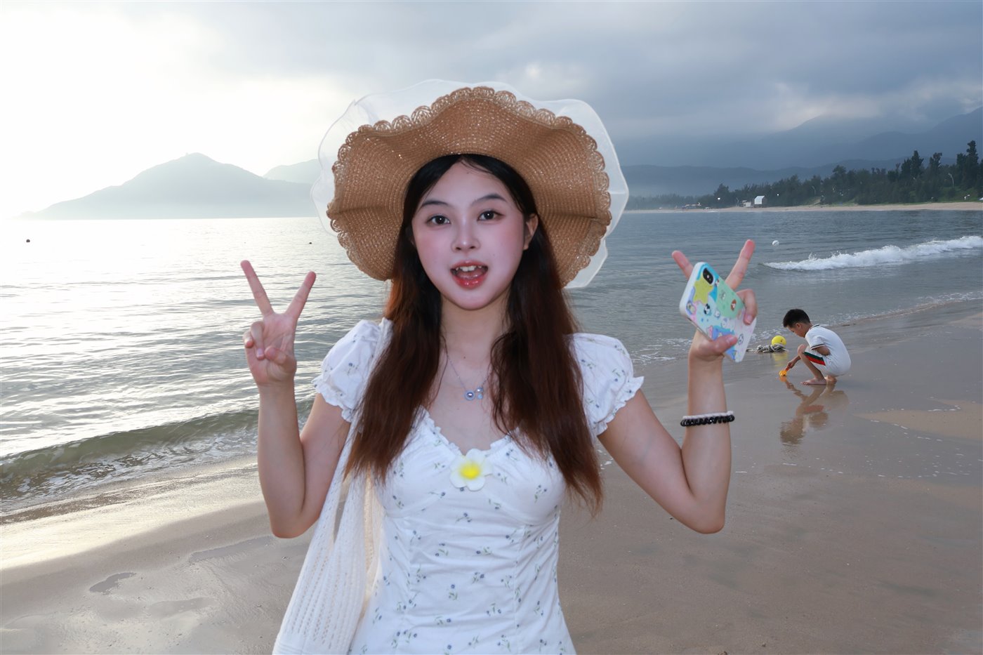 韦露露在海边的个人照片